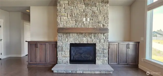 Gas fireplace with built-ins