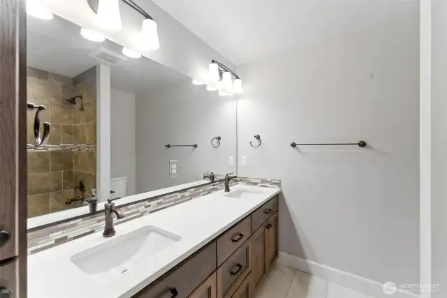 Downstairs full bathroom perfectly situated between bedrooms 4 and 5