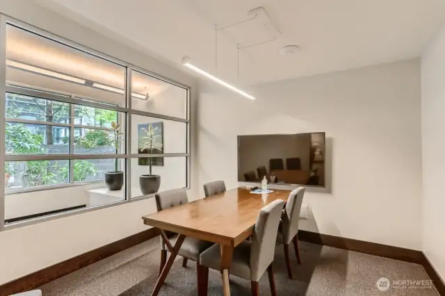 Off the South Building Lobby you'll find a small meeting room for a business meeting or a quiet space to work.