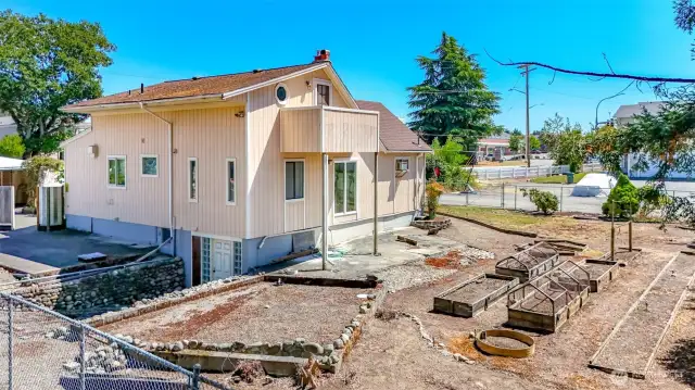 Looking towards the back of the house.