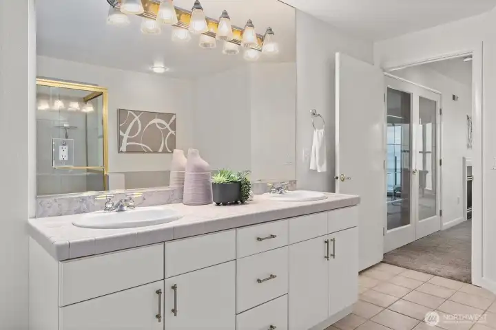 Primary bath with dual sinks.