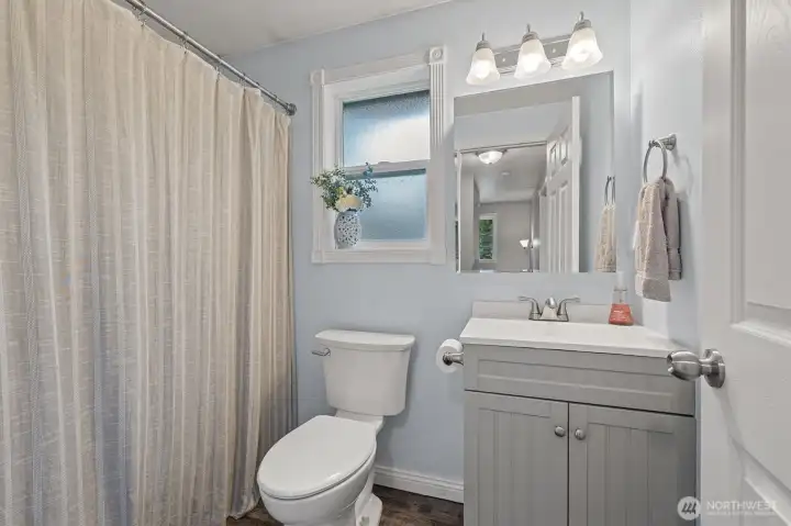 Full main bath