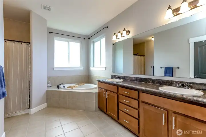 5 piece primary ensuite bathroom with separate toilet room