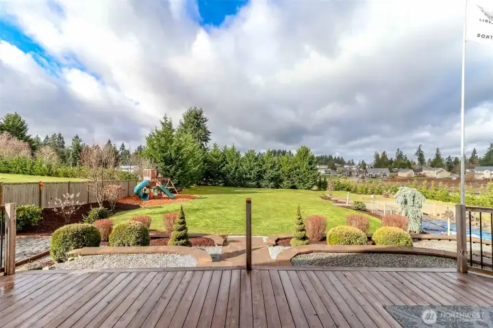 amazing deck for backyard entertaining