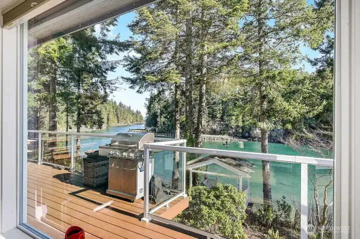 The windows give wide open views