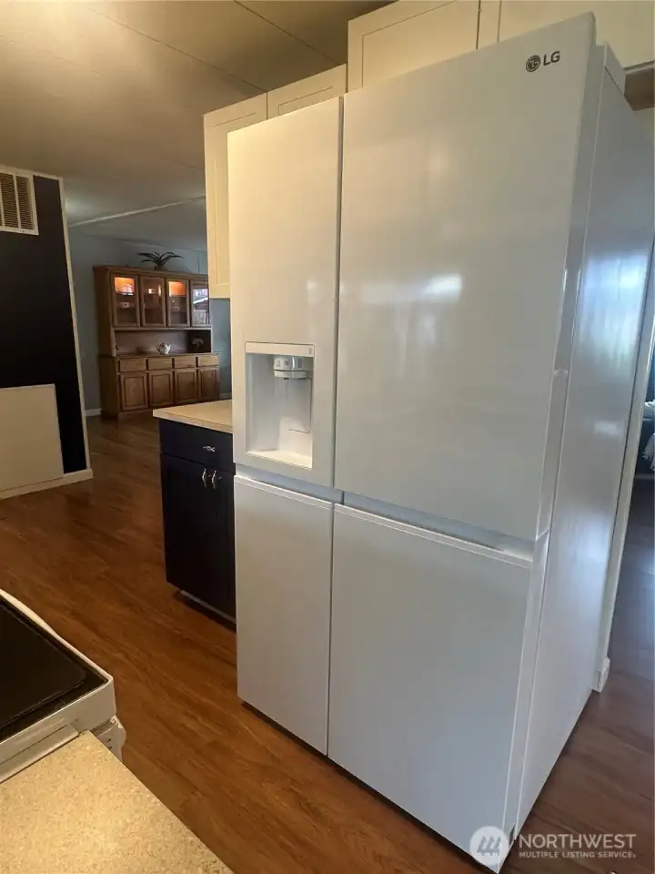 LG Refrigerator with Smart Inverter and French Doors