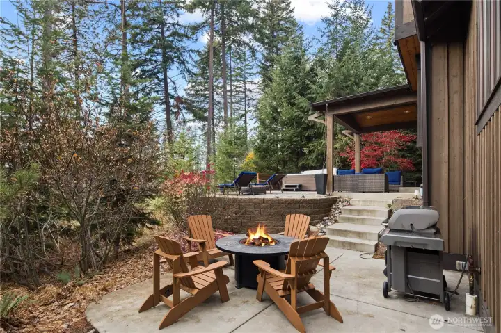 BBQ and firepit, too!