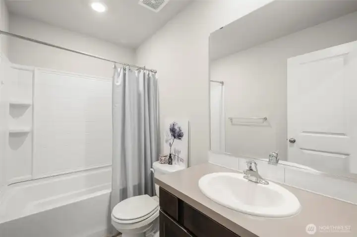 Upstairs bathroom for secondary bedrooms