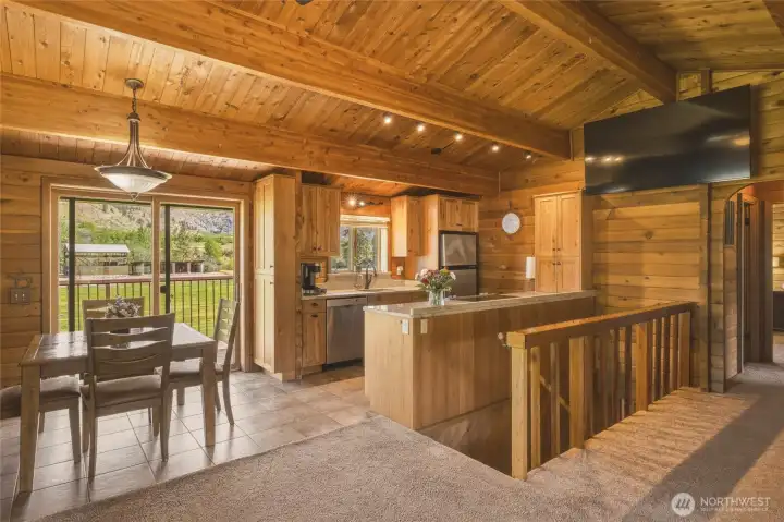 Kitchen & dining area
