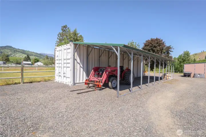 40’ storage container with lean-to