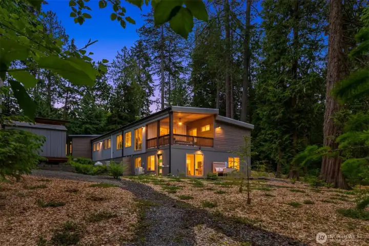 Welcome to Cedarholm — where the forest meets the Sound. A modern retreat immersed in towering evergreens, designed for a life deeply connected to nature. Welcome to Cedarholm — where the forest meets the Sound. A modern retreat immersed in towering evergreens, designed for a life deeply connected to nature.