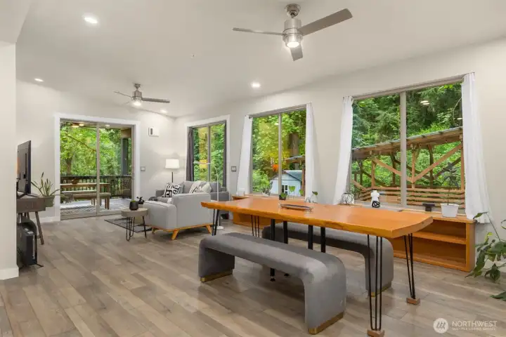 Floor-to-ceiling greenery surrounds the main living area, creating the feeling of living within the landscape itself. Floor-to-ceiling greenery surrounds the main living area, creating the feeling of living within the landscape itself.