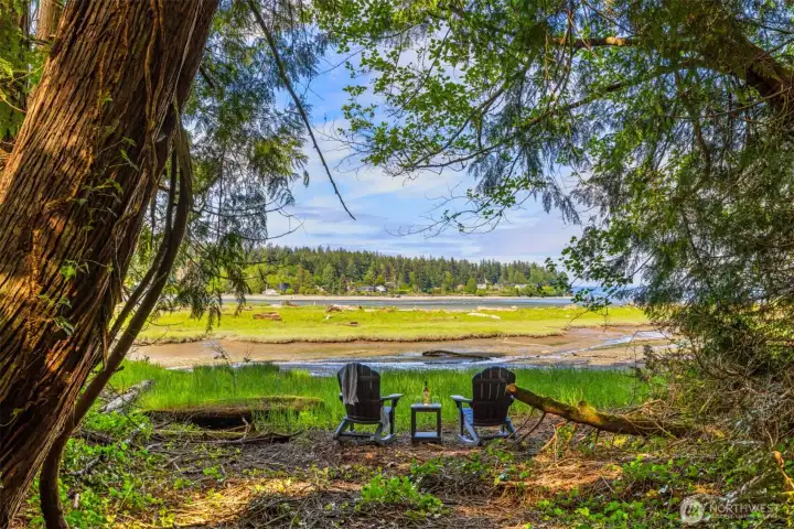 Quiet mornings, salt air, and sunset views—an idyllic setting to slow down and reconnect with nature. Quiet mornings, salt air, and sunset views—an idyllic setting to slow down and reconnect with nature.