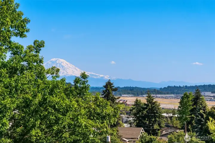 Mount Rainier view from the home, adding a sought-after mountain outlook to this Beacon Hill area townhouse.