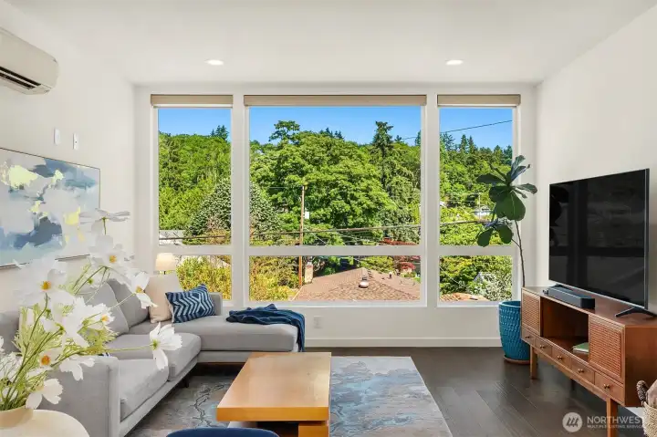 Extra large living area window brings natural light into the main level and frames the home’s elevated outlook.