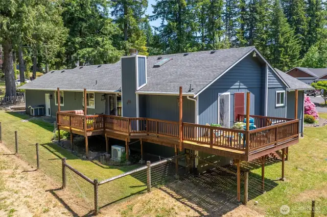 Large deck for entertaining