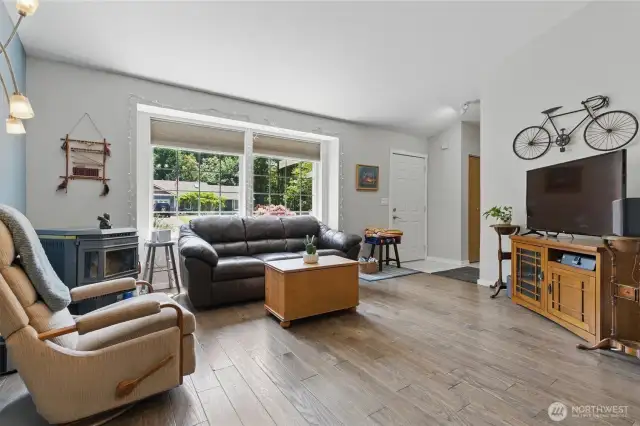 Family room equipped with a pellet stove