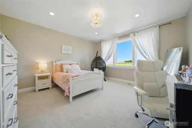 Bedroom w/en-suite