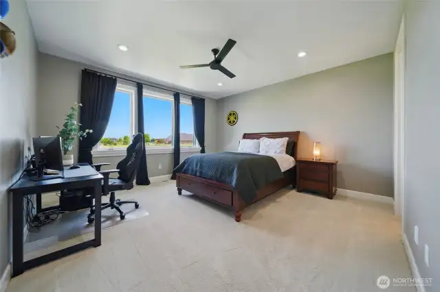 Bedroom w/en-suite