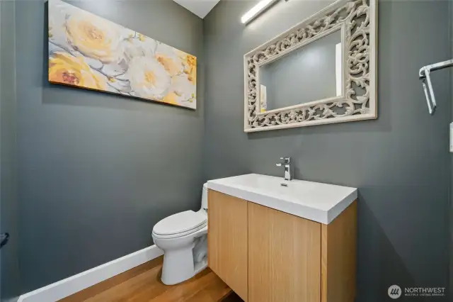 Powder Bath off liv rm