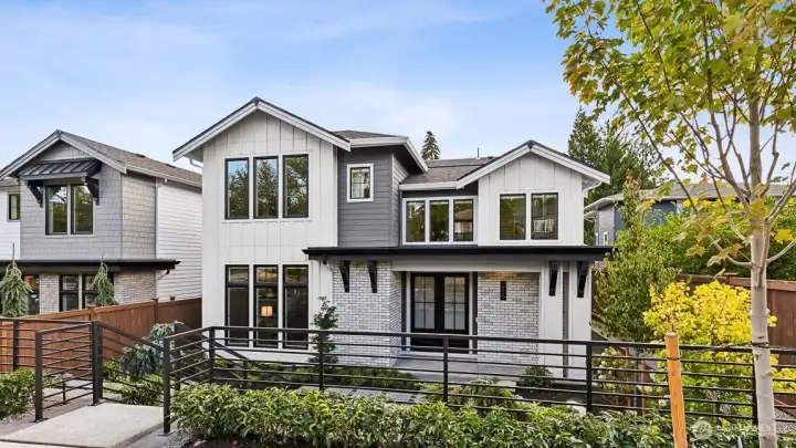 Beautiful new home located minutes from Downtown Kirkland, and a few blocks from Heritage Park & Lake Washington.  Ten-foot ceilings on the main level showcase an airy & open layout in addition to spacious bedrooms each with en- suite baths.