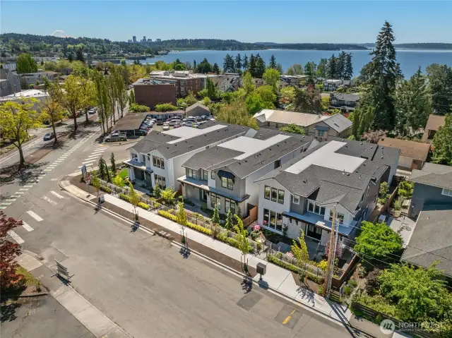 Excellent location, a short walk to downtown Kirkland & three blocks to Heritage Park!