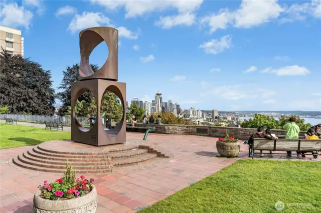 Kerry Park is 1/2 block from The Victoria