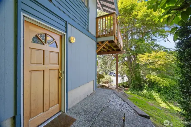 Lower unit with separate entrance