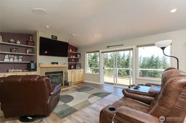 Real wood fireplace, recessed lighting and whole house speakers.