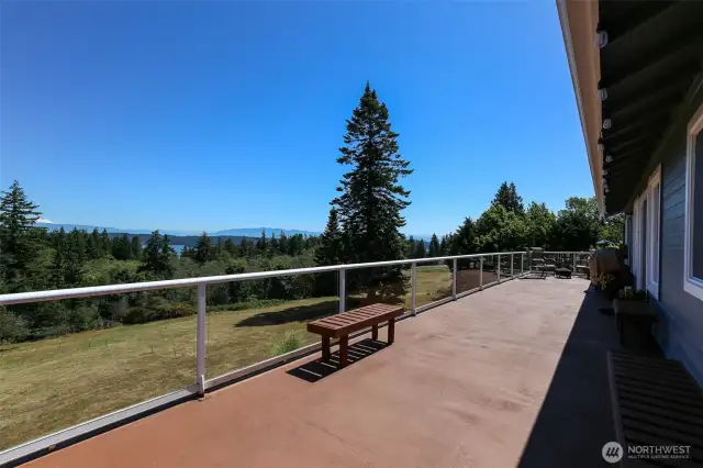 Easy maintenance deck to enjoy the gorgeous view.