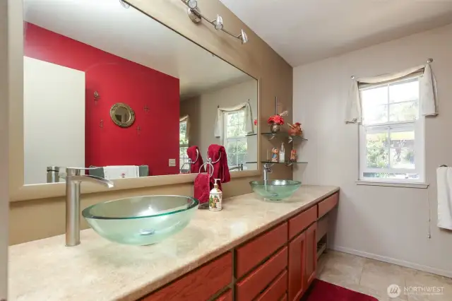 Second upstairs full bathroom with 2 sinks.