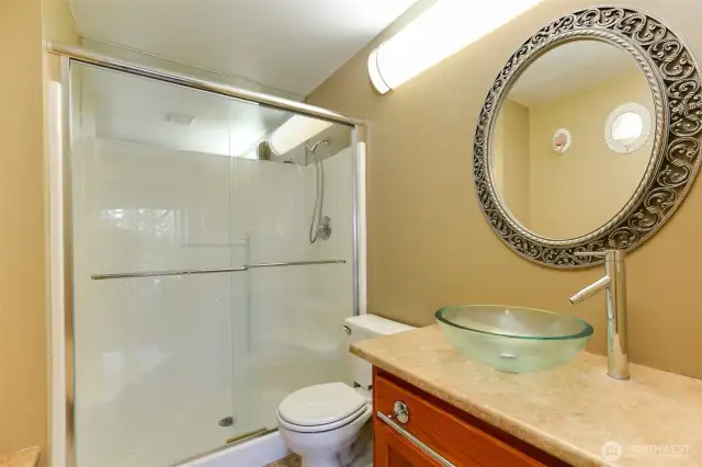 Downstairs bathroom with bench