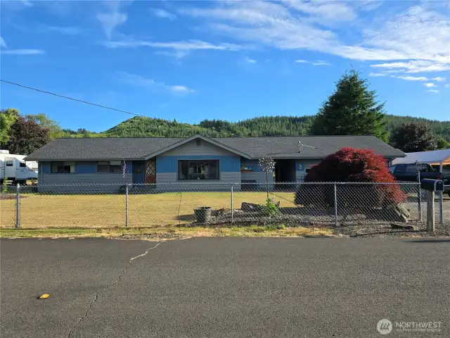 Look at that Backdrop, WOW! Newer roof too.