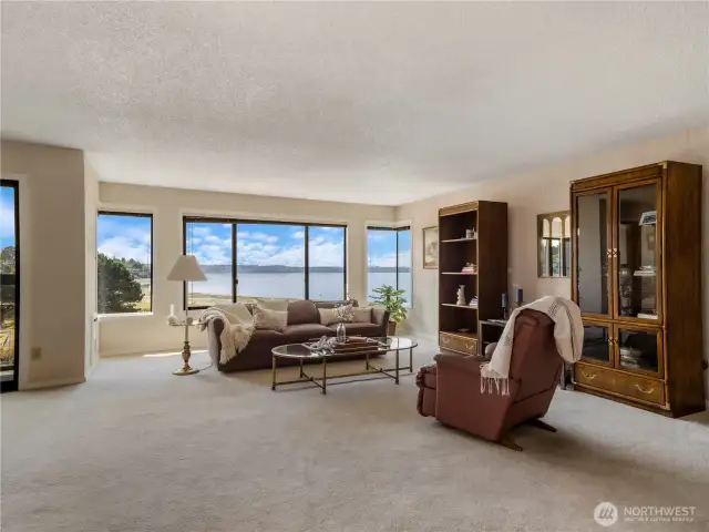 The first thing you notice when entering into the unit is the view. This could be yours...