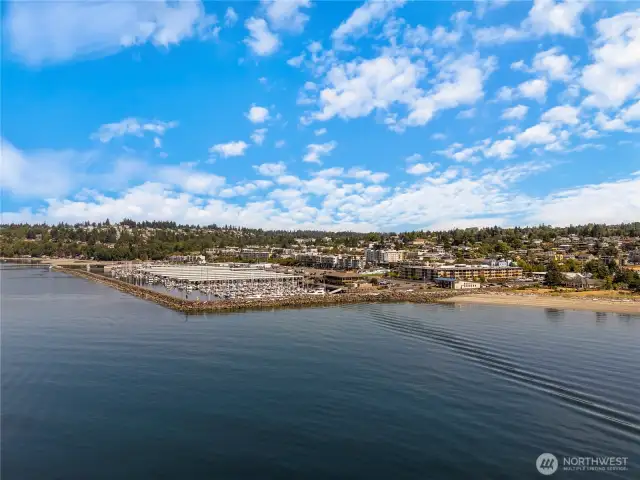 Imagine yourself living here. The views, the proximity to restaurants and shopping, yet close to commute to Seattle or Tacoma.