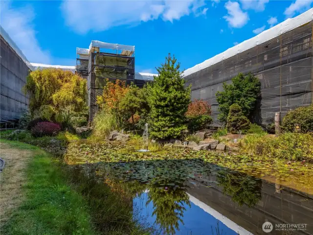 Beautifully landscaped common areas are available to complex owners and their guests.