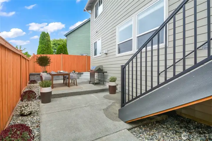 Another shot of the delightful back yard!
