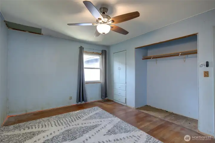 Bedroom #1, cont