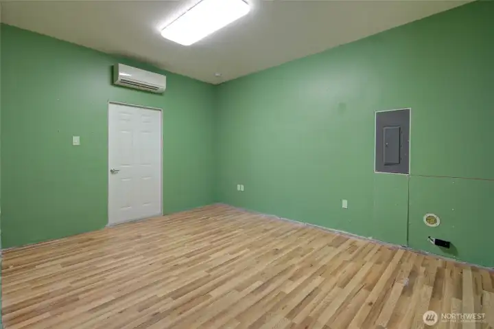 Bonus room with laundry hookups
