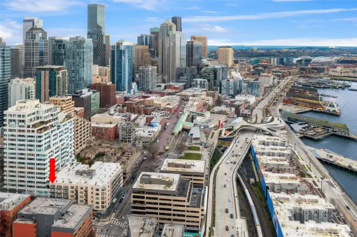 Just steps to everything wonderful about the downtown corridor!