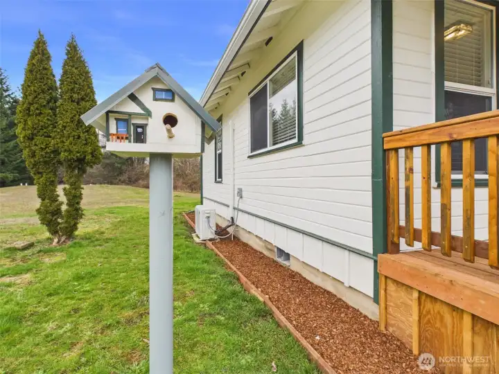 Birdhouse to match the Schoolmasters house