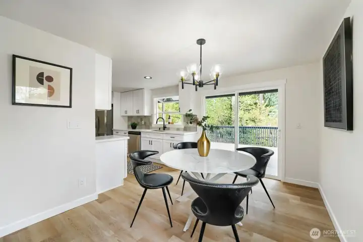 Spacious dining that leads out to huge deck