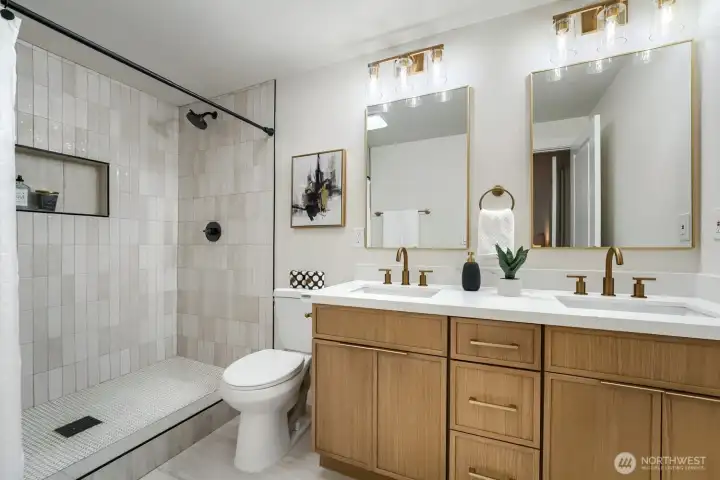 Gorgeous updated Primary bath w/walk-in shower