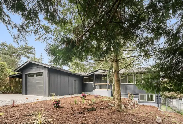 Just a few blocks from Seahurst Park and Downtown Burien