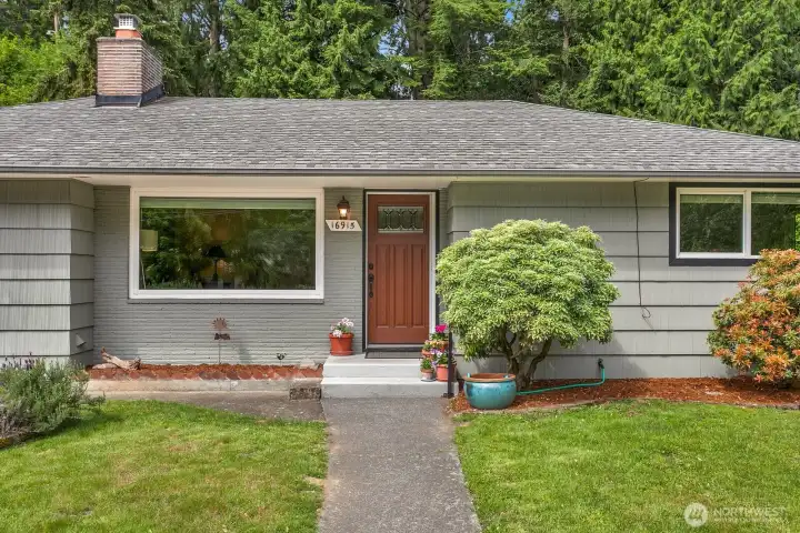 Welcoming entry to your home nestled in the heart of Gregory Heights.