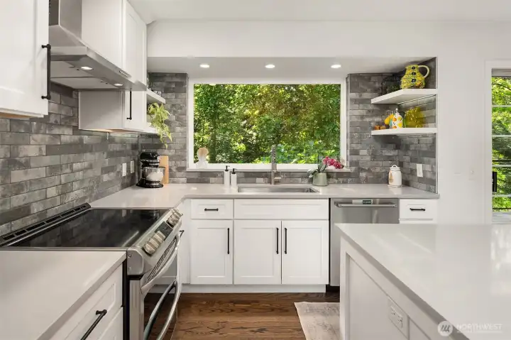 Fully remodeled kitchen from top to bottom. Crisp white cabinets with undermount lighting. solid quartz countertops and stainless steel appliances. LG induction stovetop, double oven and high exhaust van.