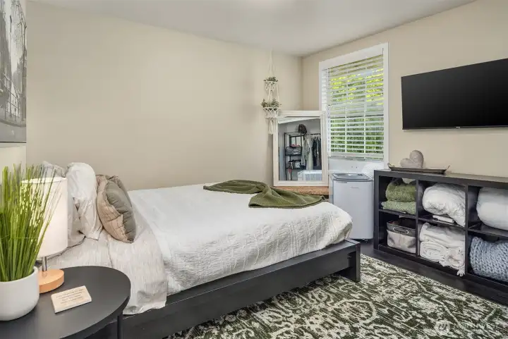 Additional third bedroom upstaires.