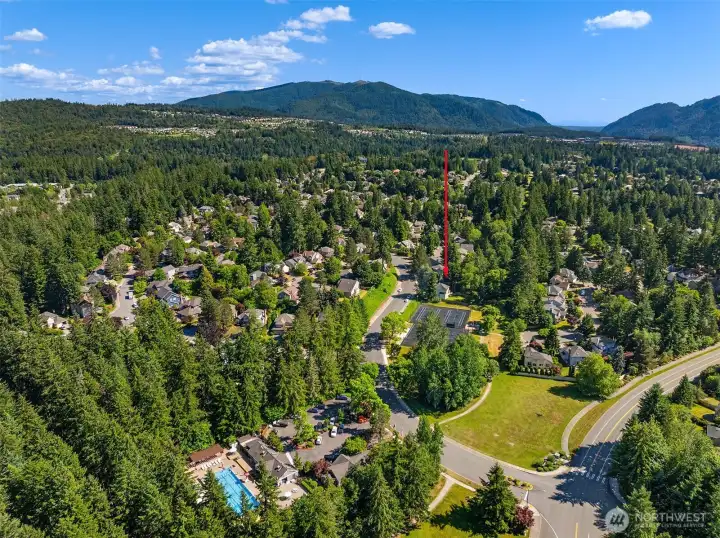 Stellar location to one of two Klahanie pools, sport courts trail and the stunning Yellow Lake.