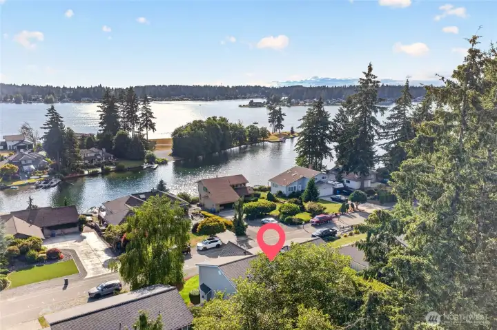 Enjoy all that Tapps Island has to offer including beautiful views, private roads with bike paths, community pool and parks, weight room, golf course, restaurant and more! Enjoy all that Tapps Island has to offer including beautiful views, private roads with bike paths, community pool and parks, weight room, golf course, restaurant and more!