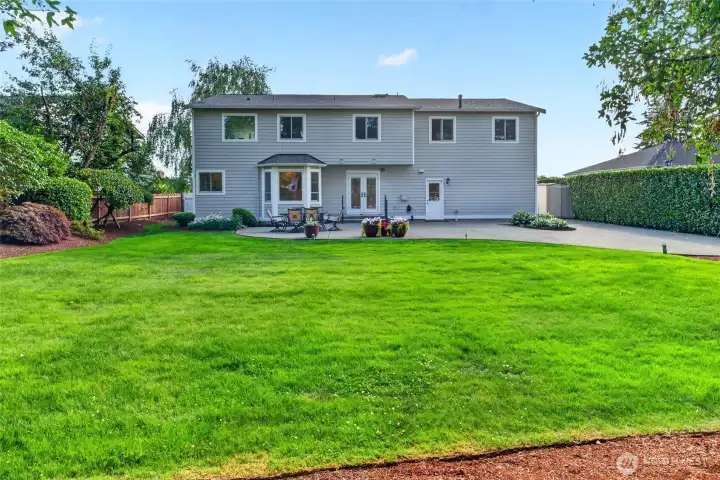 Large fully fenced backyard. Sprinkler system for front and back yards Large fully fenced backyard. Sprinkler system for front and back yards